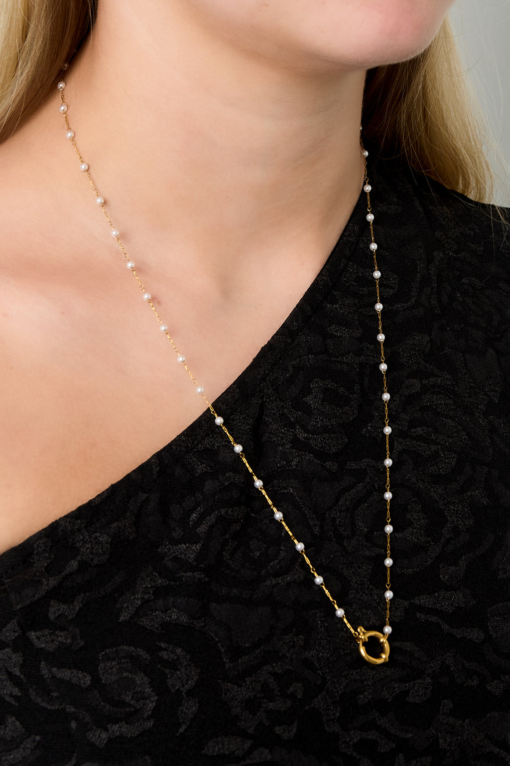 Lock with pearls necklace