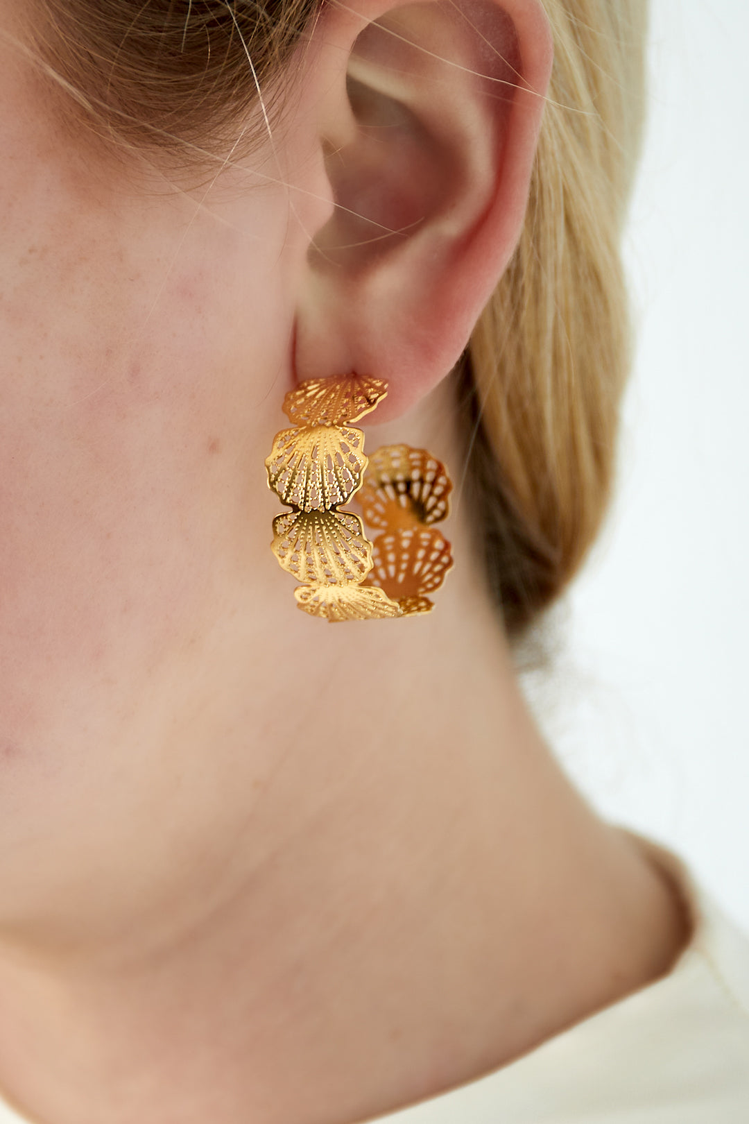 Seashell hoop earrings