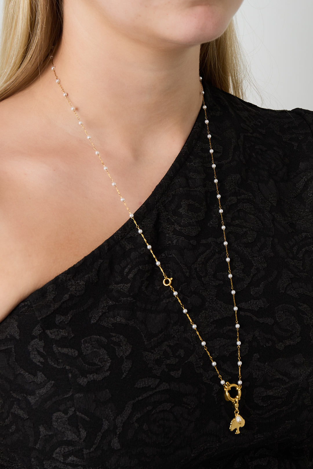 Lock with pearls necklace